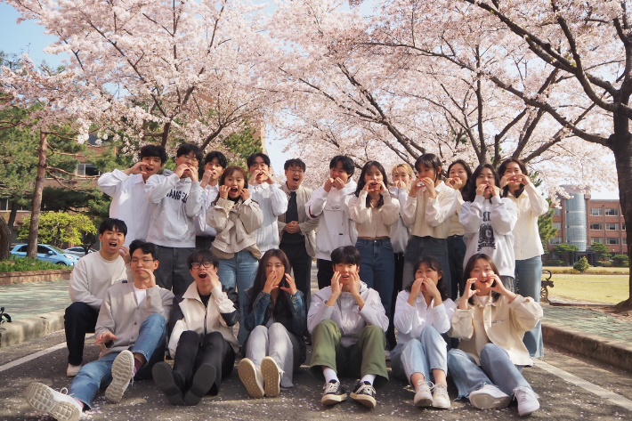 한동대학교 최혜봉 교수팀 '봉교수밥버거'팀 학생들. 한동대 제공