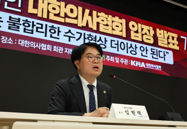 의협 회장 "전공의·의대생 절대 안 돌아와…法기각, 韓의료 사망선고"