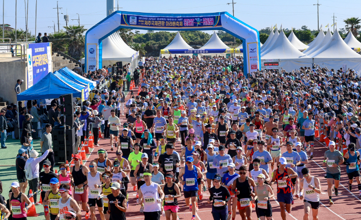  제28회 제주국제관광마라톤축제. 제주도관광협회 제공