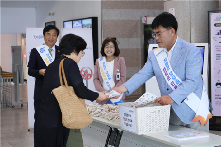 삼척시가 지난 17일 반부패 청렴문화 확산을 위한 청렴캠페인을 전개했다. 삼척시 제공