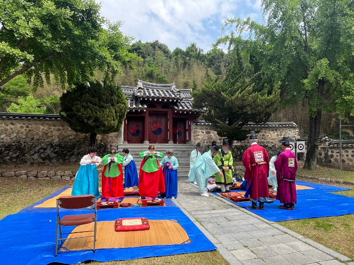 20일 회덕향교에서 진행된 전통 성년례. 대전위기청소년지원네트워크 제공