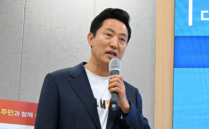 외국인 주민 정책 마스터플랜을 설명 중인 오세훈 서울시장. 서울시 제공 