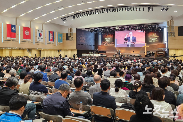 유기성 목사는 "대부분의 사람들에게 기도가 힘든 이유는 하나님을 바라보는 눈을 뜨지 못한 채, 하나님이 병 하나 고쳐주지 못하시는 것 같다는 느낌 때문에 그렇다"며 "정작 하나님나라를 바라보지 못하고 있다"고 지적했다. 이어 "하나님나라가 이 땅에 이루어지는 것이 기도응답의 가장 중요한 일"이라며 "우리가 중보자로 서는 가장 중요한 이유이기도 하다"고 강조했다. 