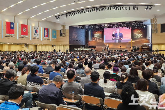 유기성 목사는 "대부분의 사람들에게 기도가 힘든 이유는 하나님을 바라보는 눈을 뜨지 못한 채, 하나님이 병 하나 고쳐주지 못하시는 것 같다는 느낌 때문에 그렇다"며 "정작 하나님나라를 바라보지 못하고 있다"고 지적했다. 이어 "하나님나라가 이 땅에 이루어지는 것이 기도응답의 가장 중요한 일"이라며 "우리가 중보자로 서는 가장 중요한 이유이기도 하다"고 강조했다. 