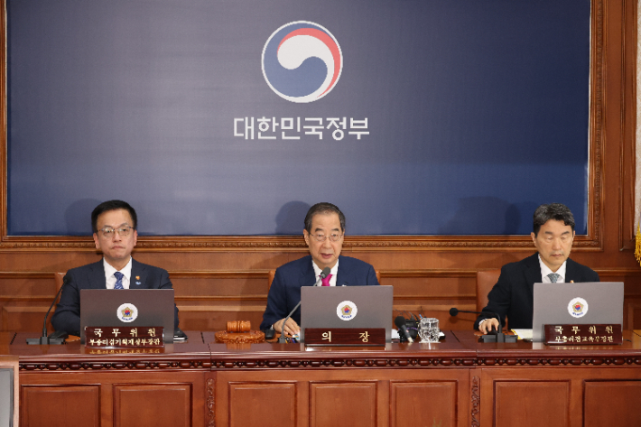 한덕수 국무총리가 21일 오전 서울 종로구 정부서울청사에서 열린 국무회의에서 발언하고 있다. 연합뉴스