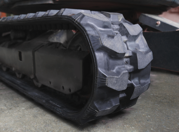 동일고무벨트 러버패드가 무한궤도에 적용된 모습. 동일고무벨트 제공