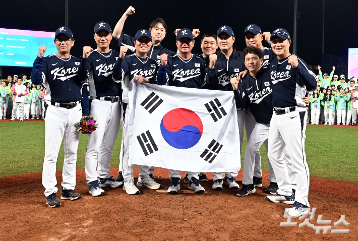 항저우 아시안게임 우승을 차지한 한국 야구 대표팀. 노컷뉴스 