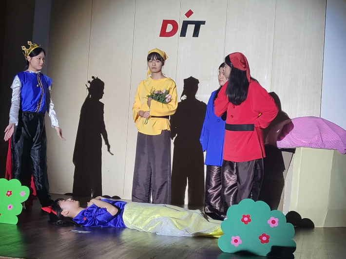 동의과학대학교 유아교육과 인형극 공연 모습. 동의과학대학교 제공