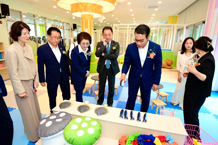 전북 남원시 육아환경 개선의 거점이 될 남원시육아종합지원센터 '자람뜰'이 30일 개관식을 갖고 운영에 들어갔다. 남원시 제공