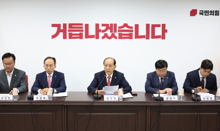 국민의힘 황우여 비상대책위원장이 3일 여의도 당사에서 열린 비대위 회의에서 발언을 하고 있다. 연합뉴스