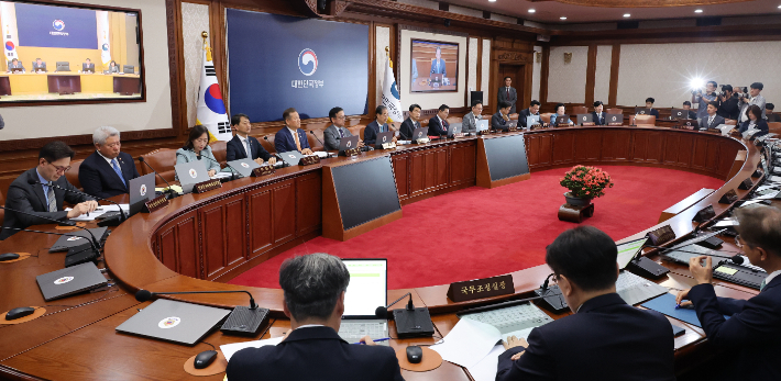 한덕수 국무총리가 4일 종로구 정부서울청사에서 열린 국무회의에서 발언하고 있다. 연합뉴스