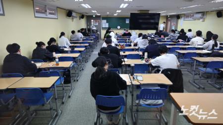 6월 모의평가 준비하는 재수생들