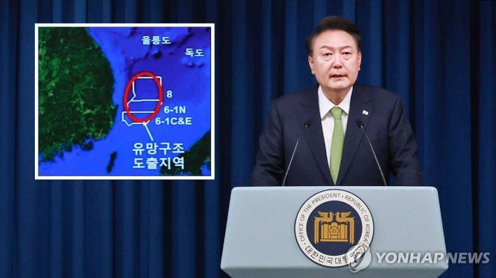 (서울=연합뉴스) 홍해인 기자 = 윤석열 대통령이 3일 오전 서울 용산 대통령실 청사 브리핑실에서 열린 국정브리핑에 참석해 동해 석유·가스 매장과 관련해 설명하고 있다. 2024.6.3 hihong@yna.co.kr 연합뉴스