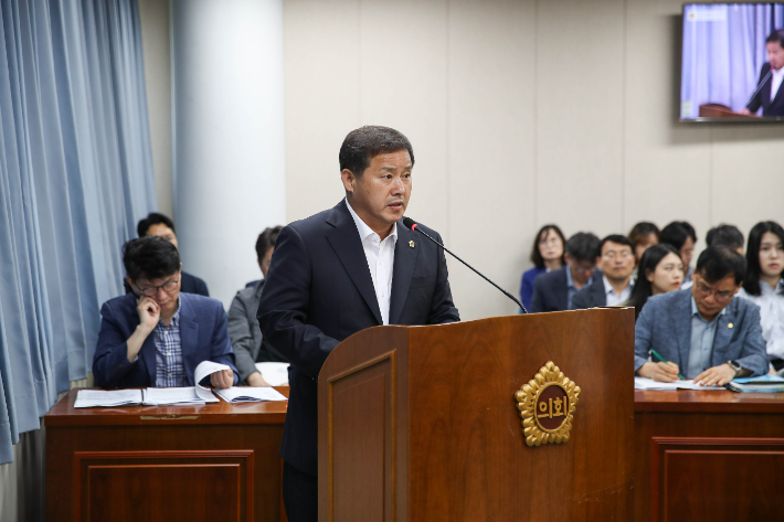 차영수 전남도의원이 전남도의회의 제381회 정례회 기획행정위원에서 '전라남도 도민장에 관한 조례안'을 대표 발의하고 있다. 전남도의회 제공 