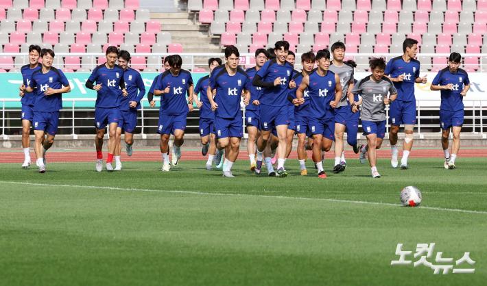 몸푸는 축구대표팀