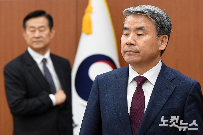 채상병 사망사건 수사외압 의혹을 받고 있는 이종섭 주호주대사가 28일 외교부에서 열린 방산협력 관계부처-주요 공관장 합동회의에 참석하고 있다. 박종민 기자