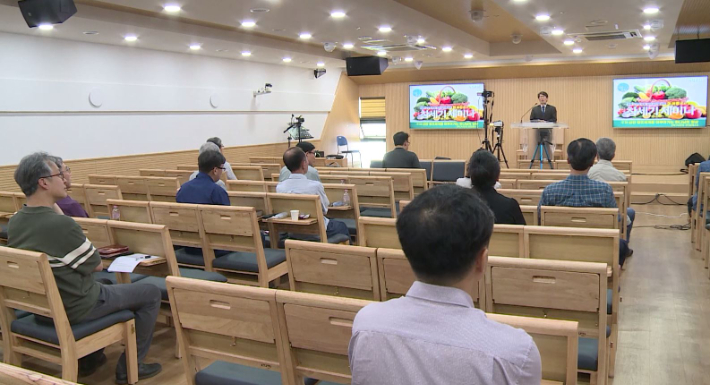 교회를위한신학포럼(대표 박홍섭목사)이 주최한 창세기 세미나가 10일, 온천제일교회에서 열렸다.