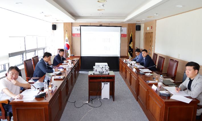 천안시의회 '축산악취저감 및 축분유기비료화' 연구모임이 제2차 의원간담회 및 정책연구용역 착수보고회를 개최했다. 천안시의회 제공