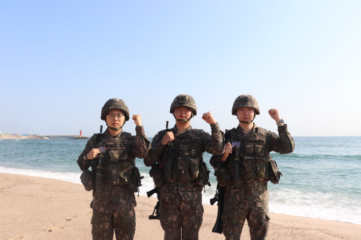 사진 왼쪽부터 윤준서 일병, 심기영 중위, 김동규 중사. 육군 23경비여단 제공