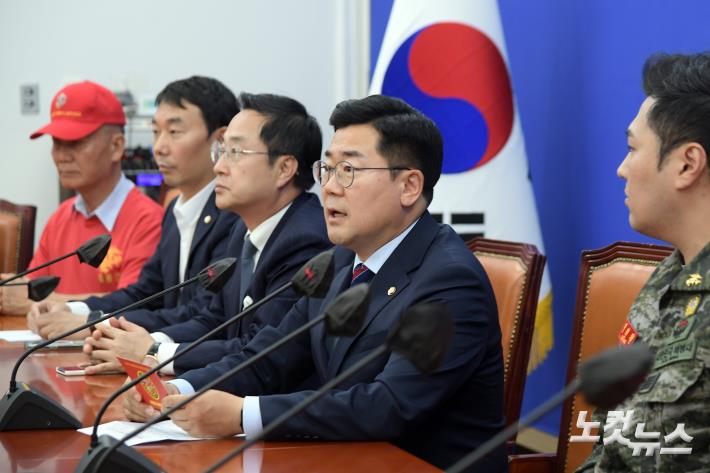 발언하는 박찬대 원내대표