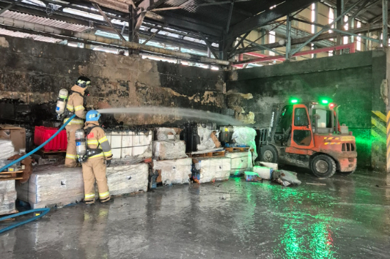 울산 울주군 온산읍 고려아연 1공장 화재 현장. 울산소방본부 제공