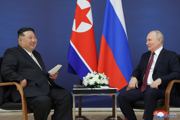 러시아에서 푸틴 대통령과 회담하는 북한 김정은. 연합뉴스