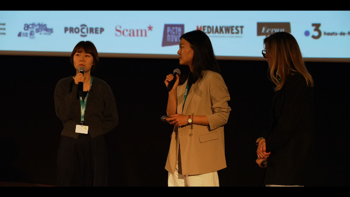 KBS김영경PD(왼쪽)가 지난 6월 1일 프랑스 두에  '피그라 국제영화제'에서 납북귀환어부에 대한 질문을 받고 있다. KBS춘천방송총국 제공