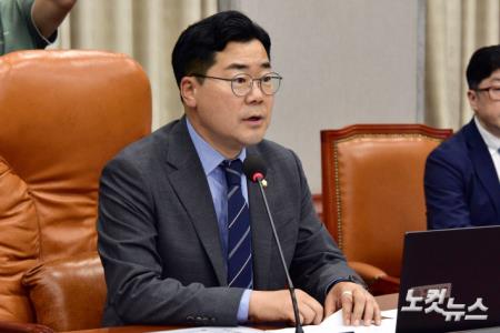 발언하는 박찬대 운영위원장