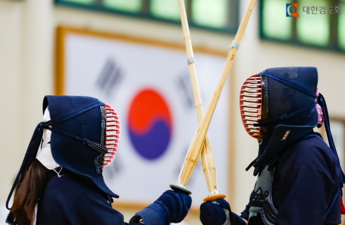 지난해 열린 '제16회 미르치과기 전국여자검도선수권대회'에 출전한 선수들의 경기 장면. 대한검도회