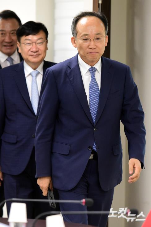 비상대책위원회의 참석하는 추경호 원내대표