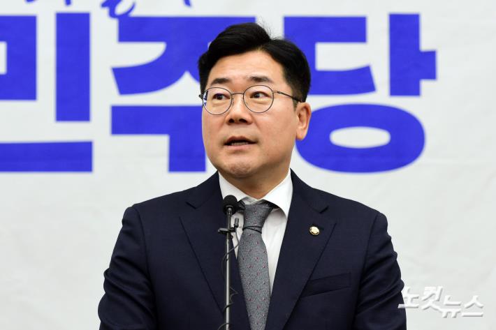 발언하는 박찬대 원내대표