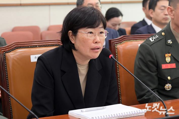 21일 서울 여의도 국회 법제사법위원회에서 열린 순직 해병 수사 방해 및 사건 은폐 등의 진상규명을 위한 특별검사의 임명 등에 관한 법률안 관련 입법청문회에서 유재은 국방부 법무관리관이 발언을 하고 있다.