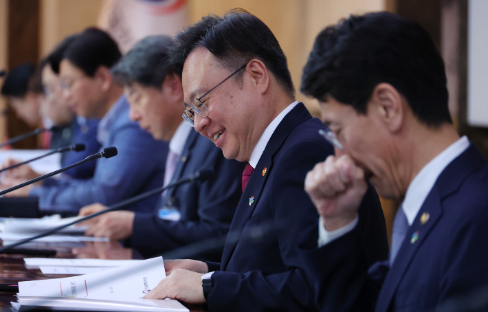 제4차 의료개혁특별위원회 참석한 조규홍 장관. 연합뉴스