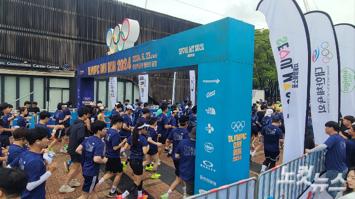 '올림픽데이런 2024' 10km 참가자들의 출발 장면. 동규기자