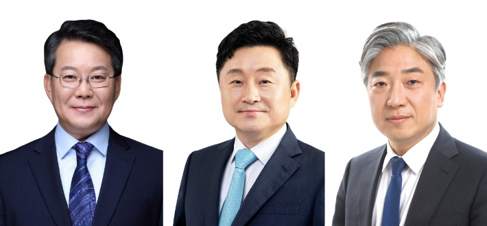 왼쪽부터 변성완, 최인호, 최택용 지역위원장. 중앙선관위 제공