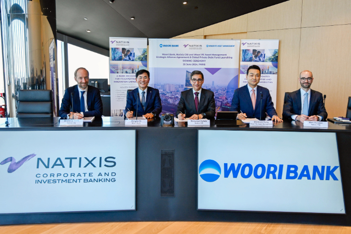 왼쪽부터 브루노 르 생 나틱시스 아시아태평양지역 대표, 기동호 우리은행 기업투자금융부문장, 모하메드 칼랄라 나틱시스 글로벌 총괄 대표, 강신국 우리PE자산운용 대표, 마크 덴진 나틱시스 자금운용부문 대표. 우리금융그룹 제공