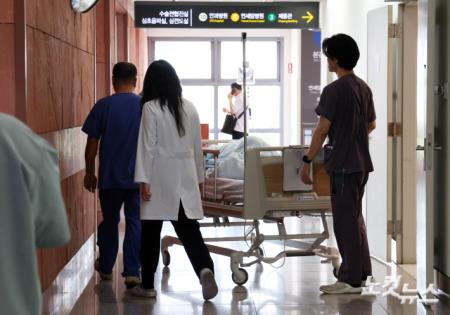 세브란스병원 의료진과 환자