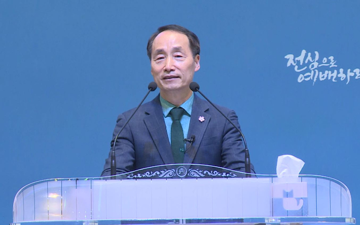 박남규 목사(부산성시화운동본부 본부장)가 9.8 해운대성령대집회 비전선포를 전하고 있다.