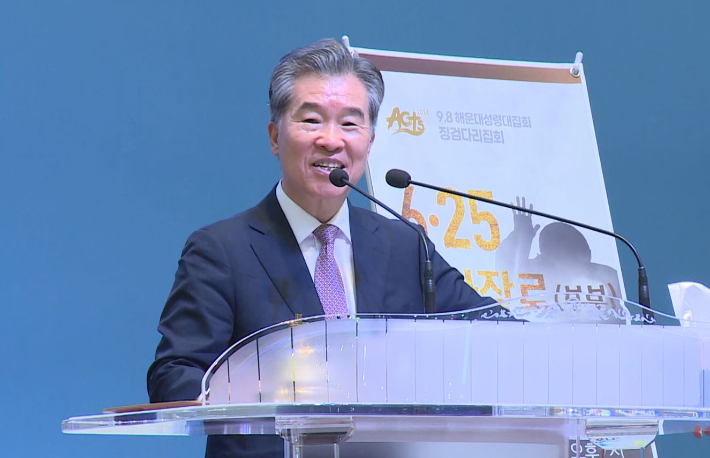 안민 장로(고신대학교 전 총장)는 '교회의 핵심 가치'라는 제목으로 메세지를 전하고 있다.