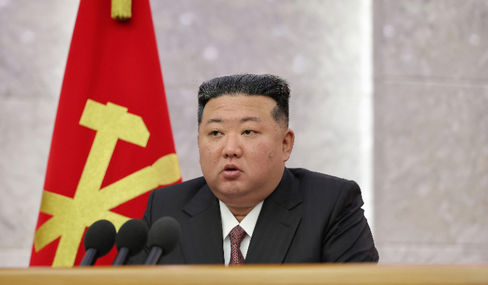 '노동당 전원회의' 주재하는 북한 김정은. 연합뉴스