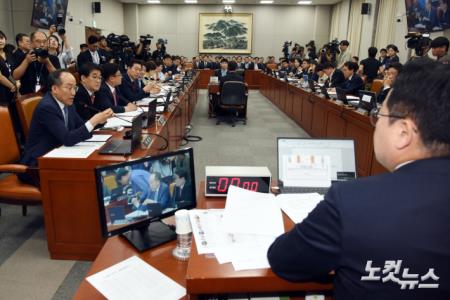 국민의힘 추경호 원내대표가 1일 서울 여의도 국회에서 열린 운영위원회 전체회의에서 의사진행 발언을 하고 있다.