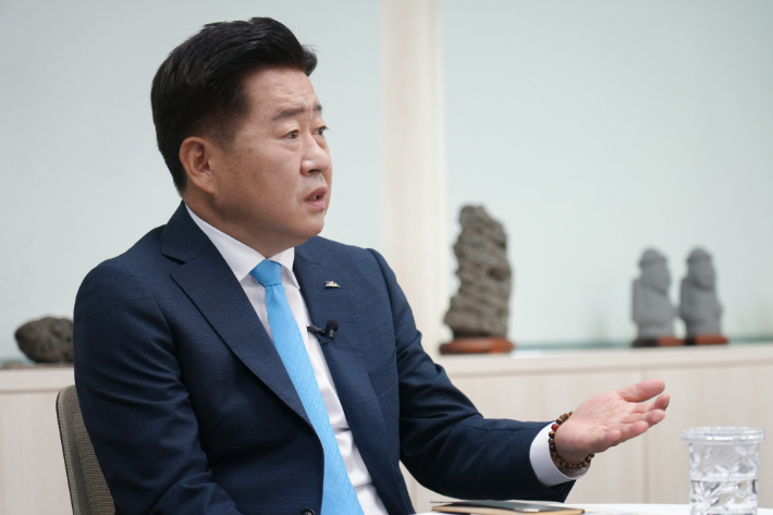 오영훈 제주지사가 1일 도청 소통회의실에서 취임 2주년 기자간담회를 가졌다. 제주도 제공