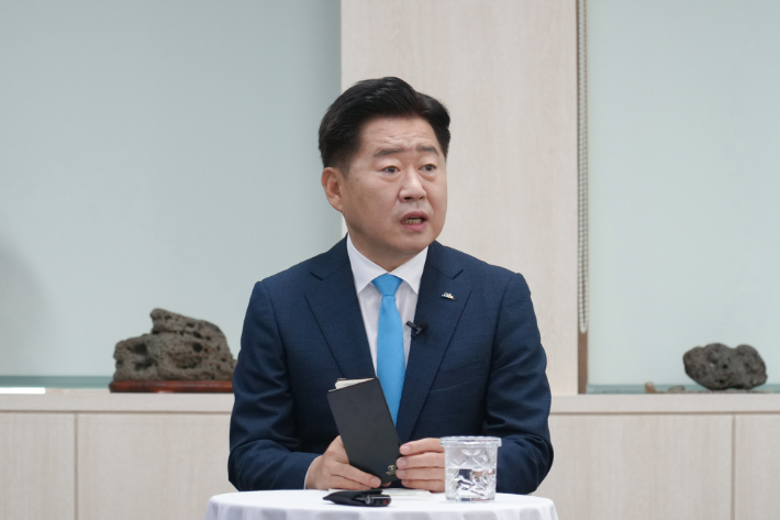 오영훈 제주지사가 1일 도청 소통회의실에서 취임 2주년 기자간담회를 가졌다. 제주도 제공