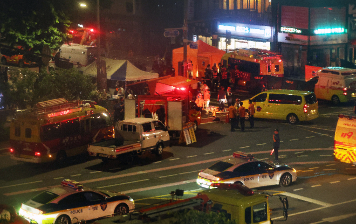 1일  서울 시청역 인근 교차로에서 대형 교통사고가 발생, 사고 수습 작업이 진행되고 있다. 연합뉴스