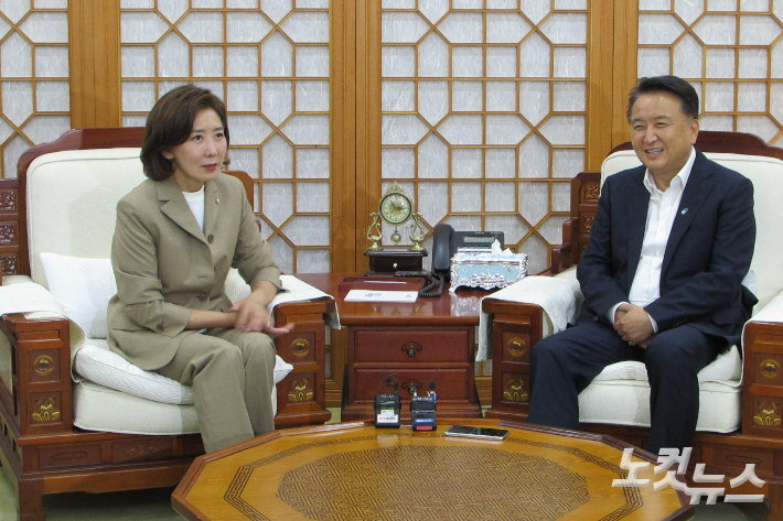 나경원 후보.김영환 지사. 박현호 기자