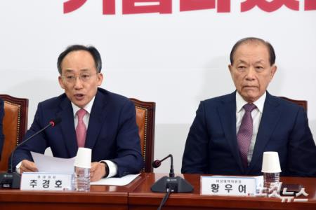 발언하는 추경호 원내대표