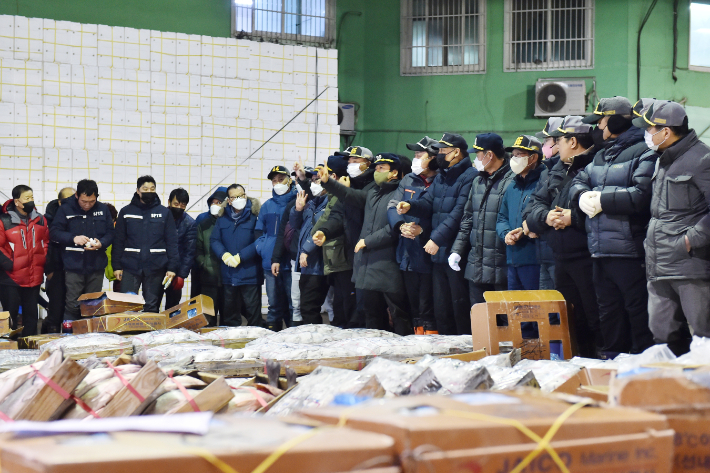 부산공동어시장 초매식. 부산시 제공