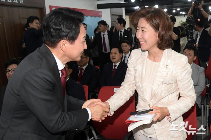 국민의힘 나경원, 원희룡 당대표 후보가 5일 오후 서울 여의도 중앙당사에서 열린  