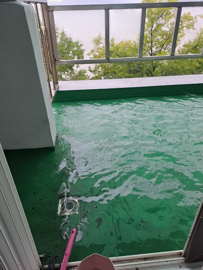 물이 넘치는 모습. 전북소방본부 제공