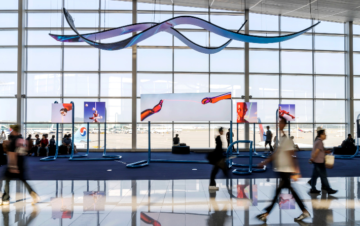 인천공항 T2 전시 안내 라운지에 설치된 추수 작가의 '달리의 에이미'. 예술경영지원센터 제공